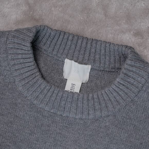 H&M Loose Fit Heather Gray Ivory Striped Crewneck Sweater Womens Size L - Picture 8 of 10